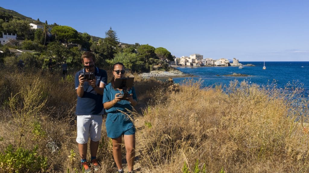 2 stagiaire en formation de pilote de drone